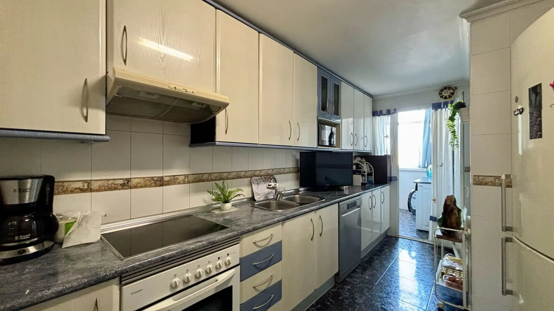 Küche von Wohnung zum Verkauf in Cartagena mit Klimaanlage, Terrasse und Möbliert