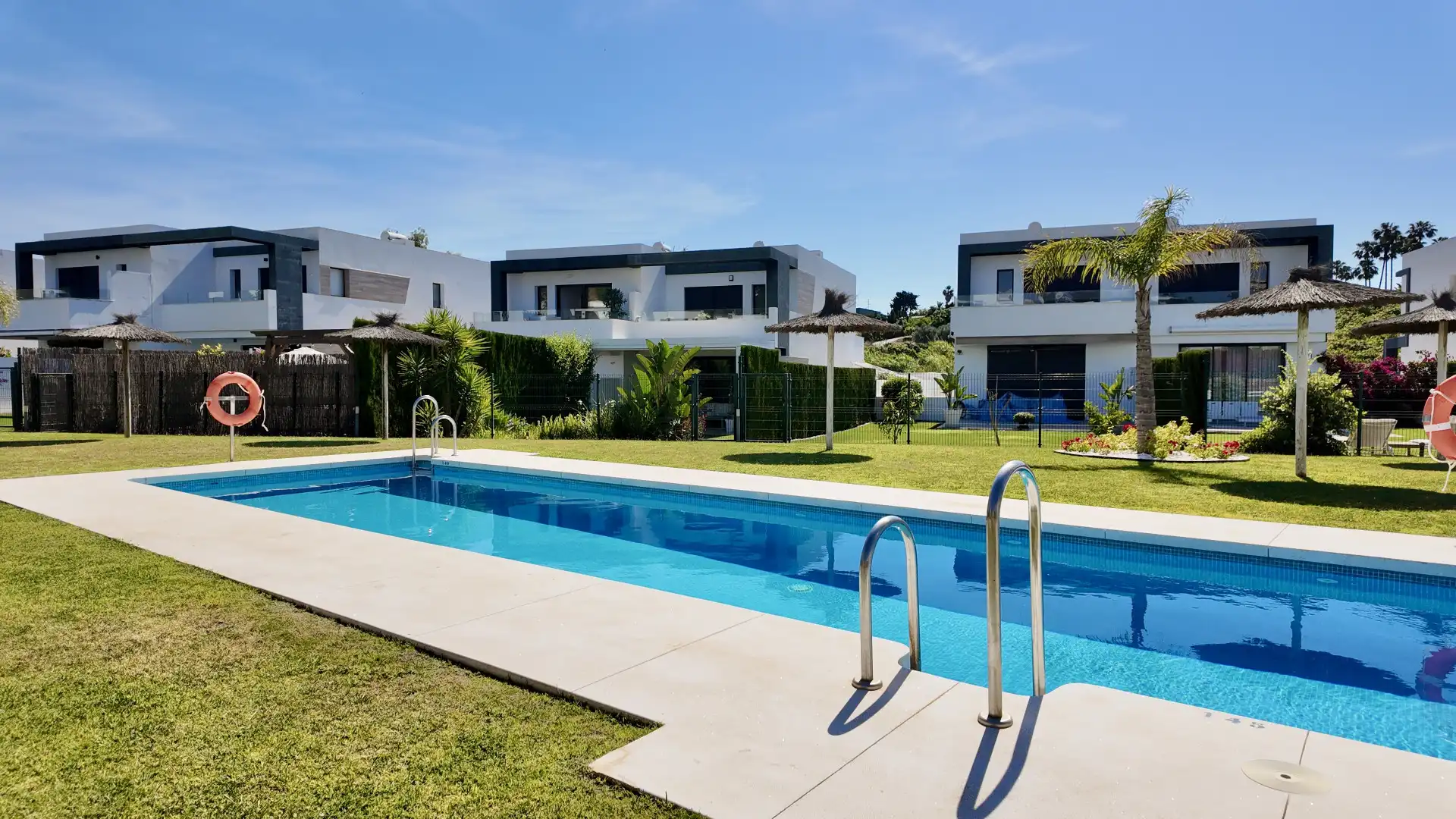 Casa pareada con piscina en venta en Selwo, imagen 10