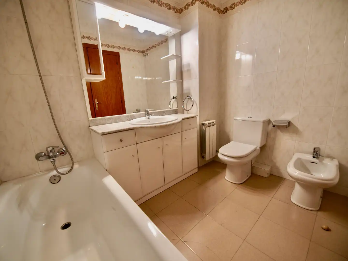 Baño de Piso de alquiler en Terrassa con Calefacción, Terraza y Horno