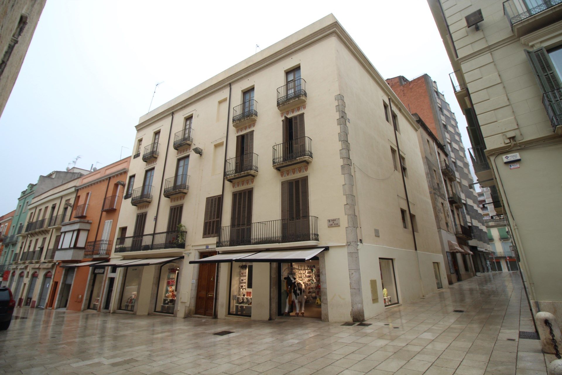 Vista exterior de Pis en venda en Figueres