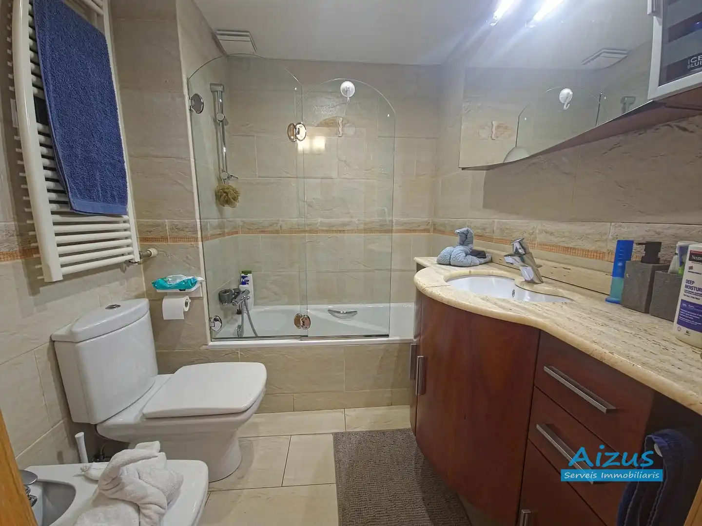 Baño de Piso en venta en Ripollet con Calefacción, Trastero y Horno