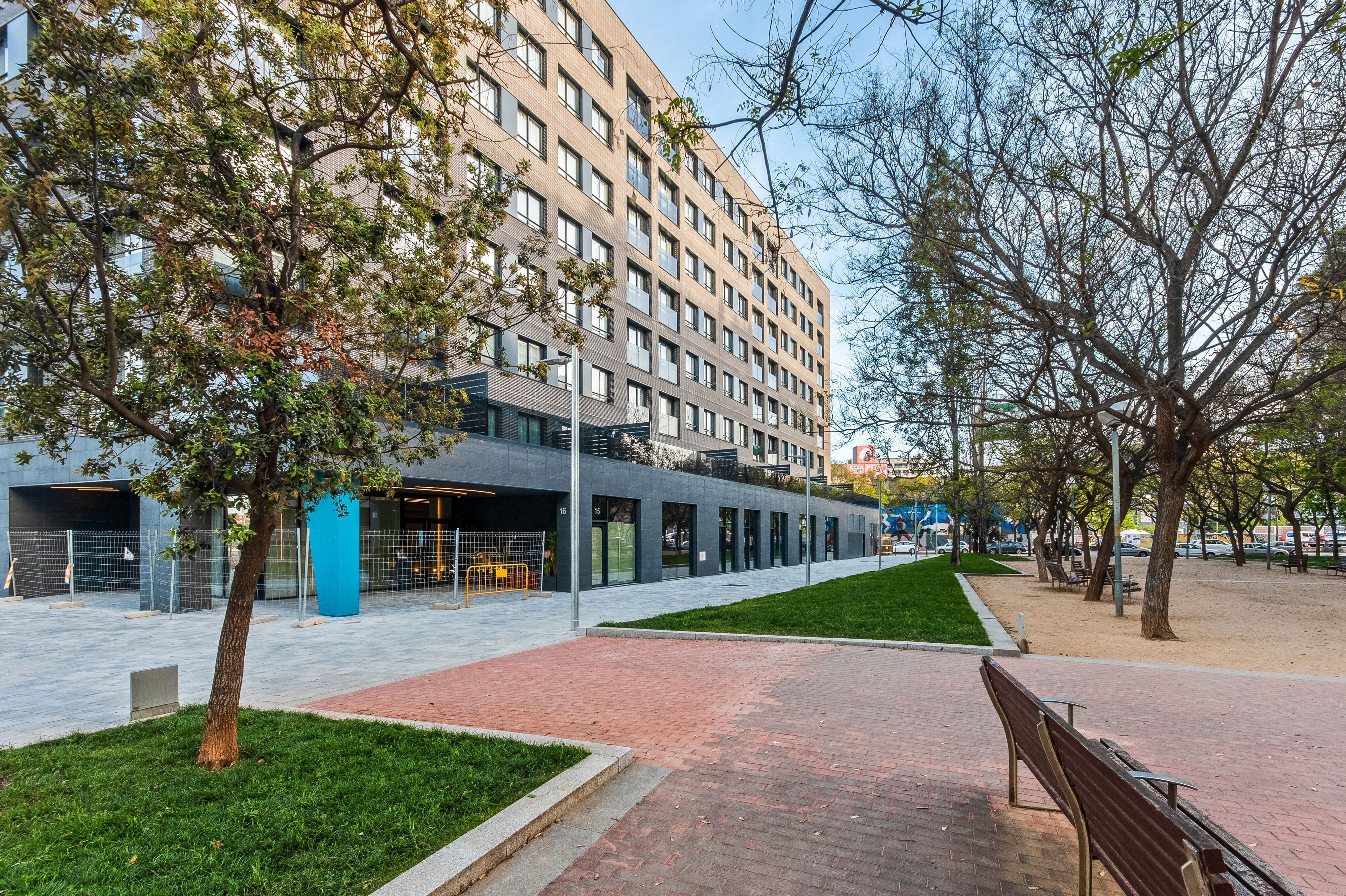 Exterior view of Flat to rent in  Barcelona Capital  with Parquet flooring, Oven and Washing machine