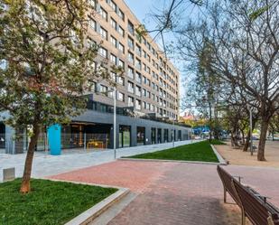 Exterior view of Flat to rent in  Barcelona Capital  with Parquet flooring, Oven and Washing machine