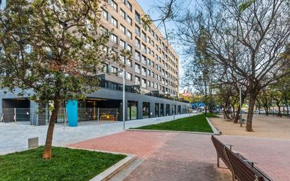 Exterior view of Flat to rent in  Barcelona Capital  with Parquet flooring, Oven and Washing machine