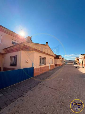 Casa adosada en Venta en  GUADALAJARA en Iniesta