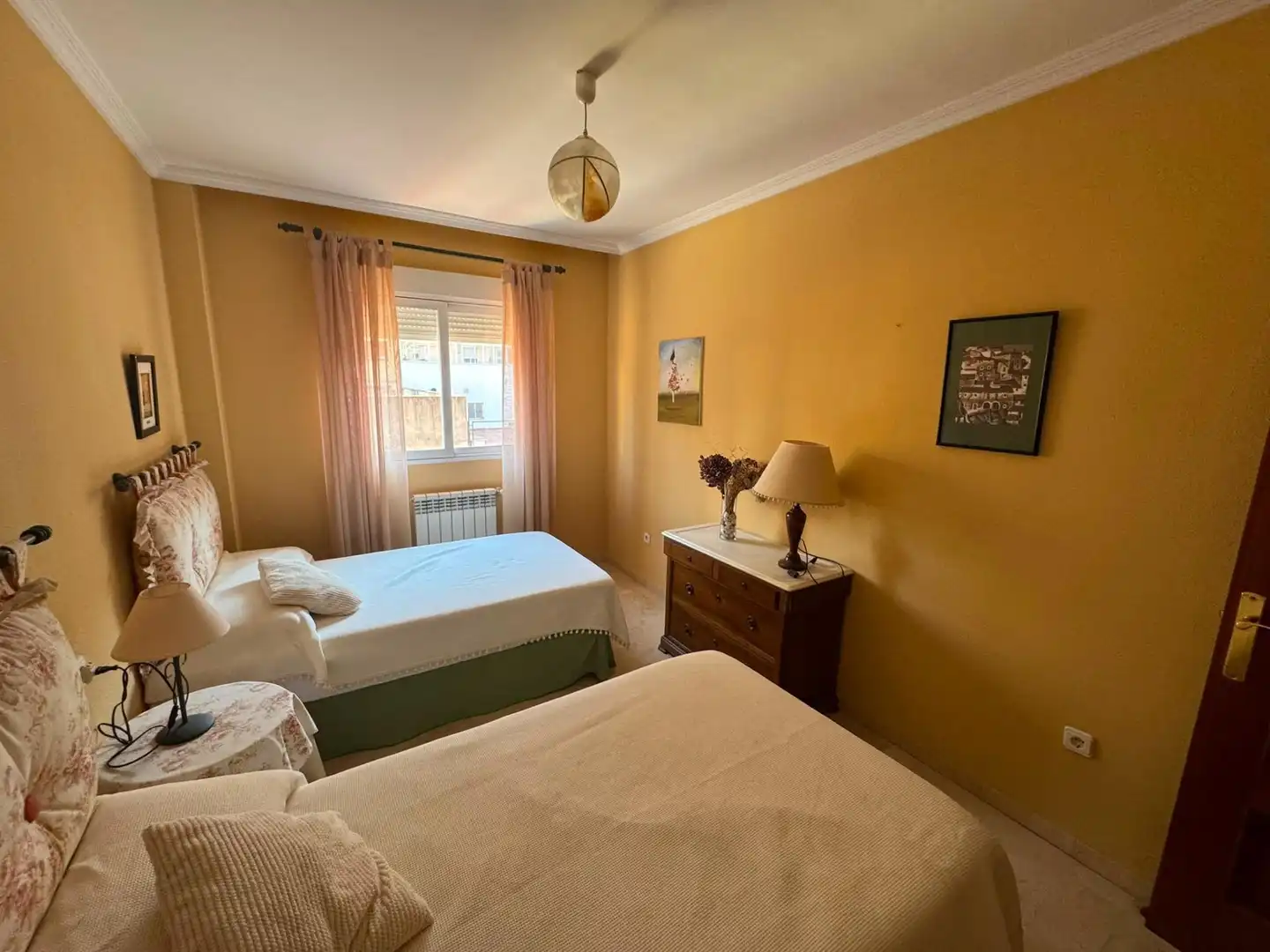 Habitación de Piso de alquiler en Cáceres con Calefacción, Terraza y Amueblado