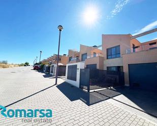 Exterior view of Single-family semi-detached for sale in Valladolid Capital  with Terrace