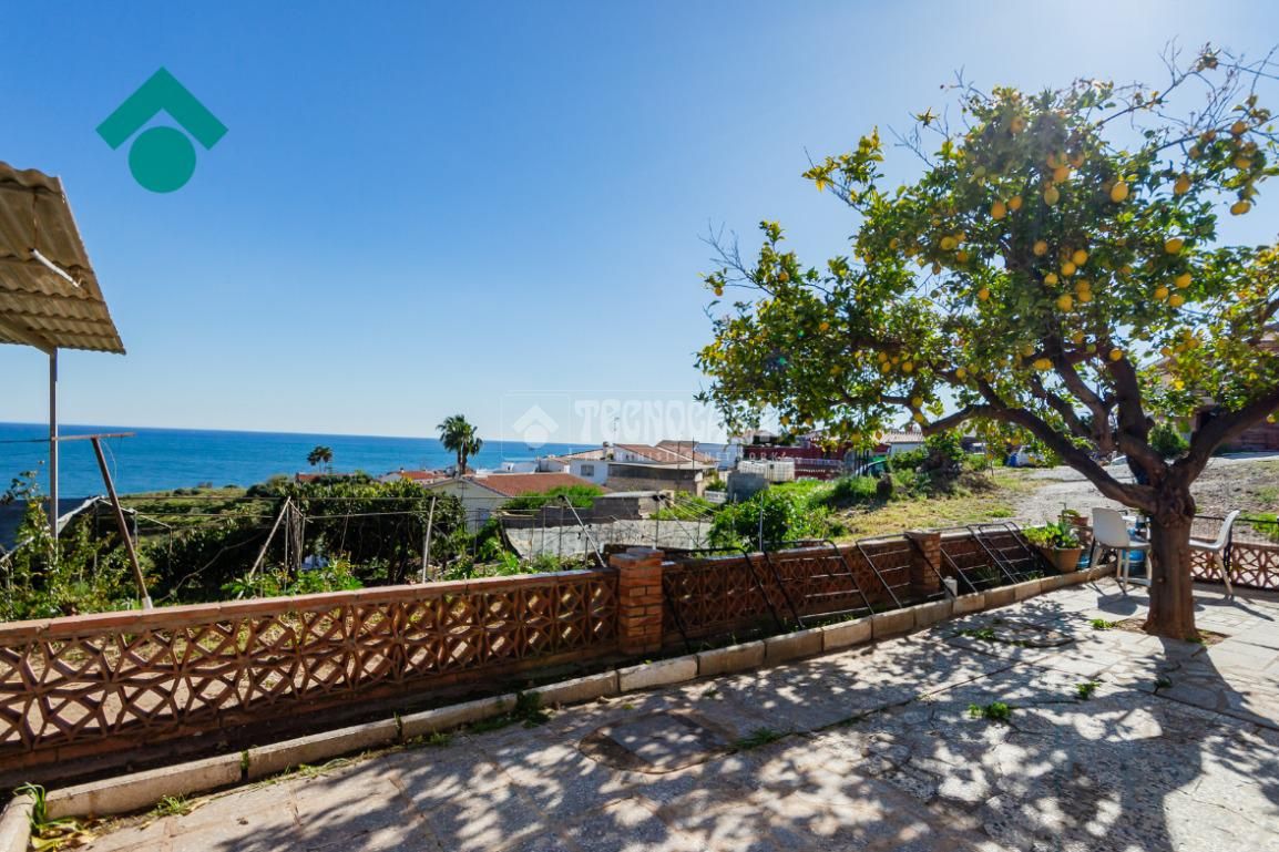 Casa adosada en venta en Benajarafe