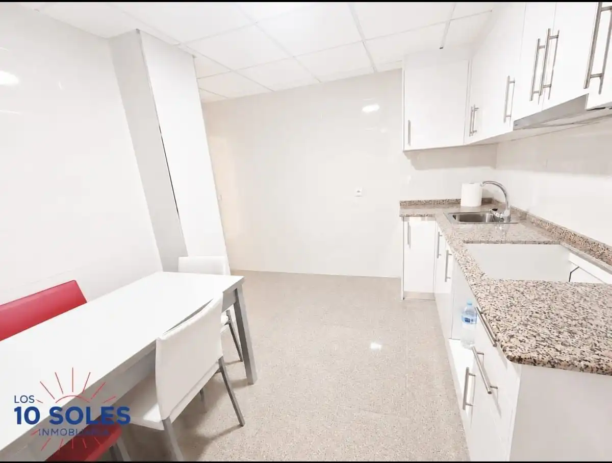 Cuina de Apartament de lloguer en Orihuela amb Moblat