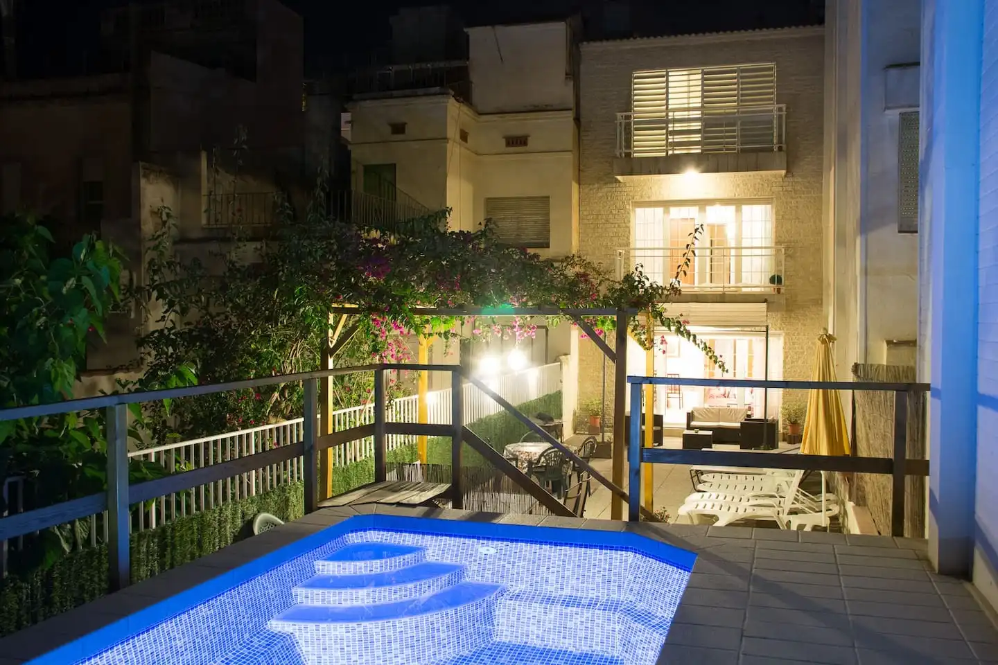 Piscina de Casa adosada en venda en Calella amb Aire condicionat, Calefacció i Jardí privat