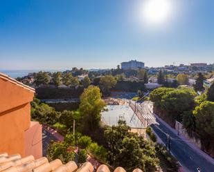 Exterior view of Single-family semi-detached for sale in Fuengirola  with Air Conditioner, Terrace and Swimming Pool