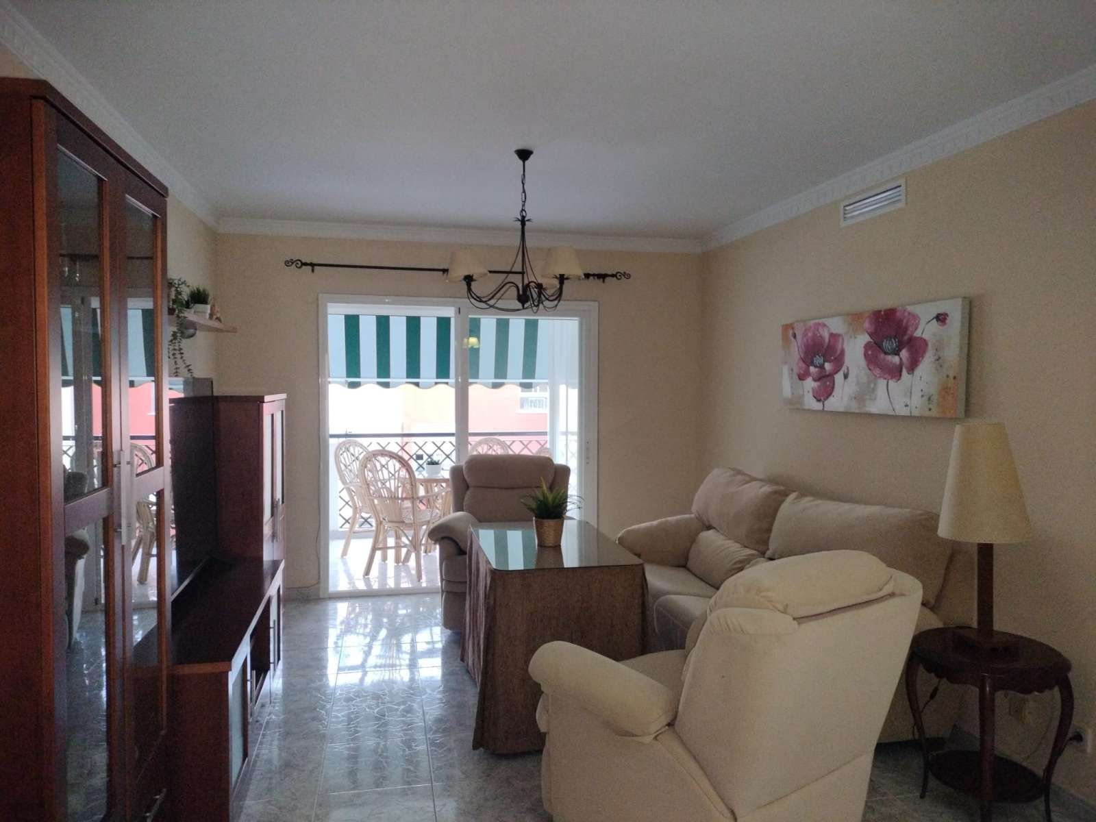 Sala d'estar de Apartament per a compartir en Nerja amb Aire condicionat, Calefacció i Terrassa