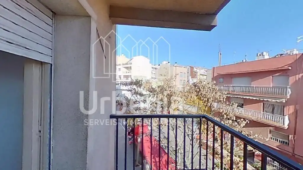 Piso en venta en C/ Garrotxa, Cerdanyola Nord