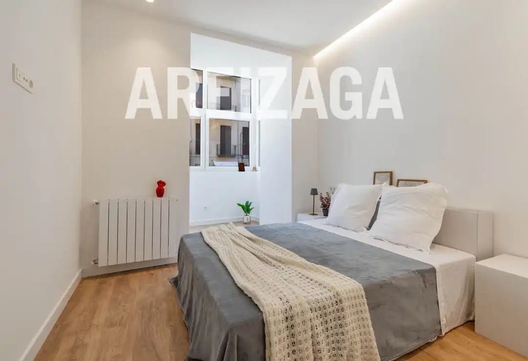 Habitación de Piso en venta en Donostia - San Sebastián  con Calefacción, Terraza y Balcón