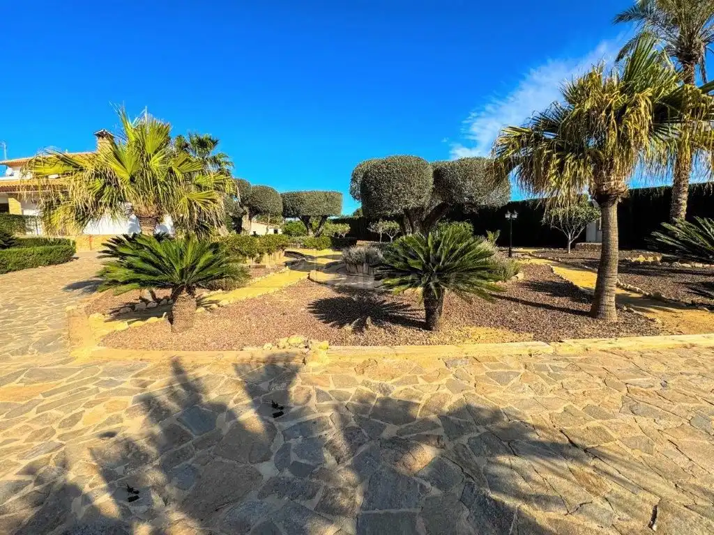 Jardí de Casa o xalet en venda en Orihuela amb Aire condicionat, Jardí privat i Traster