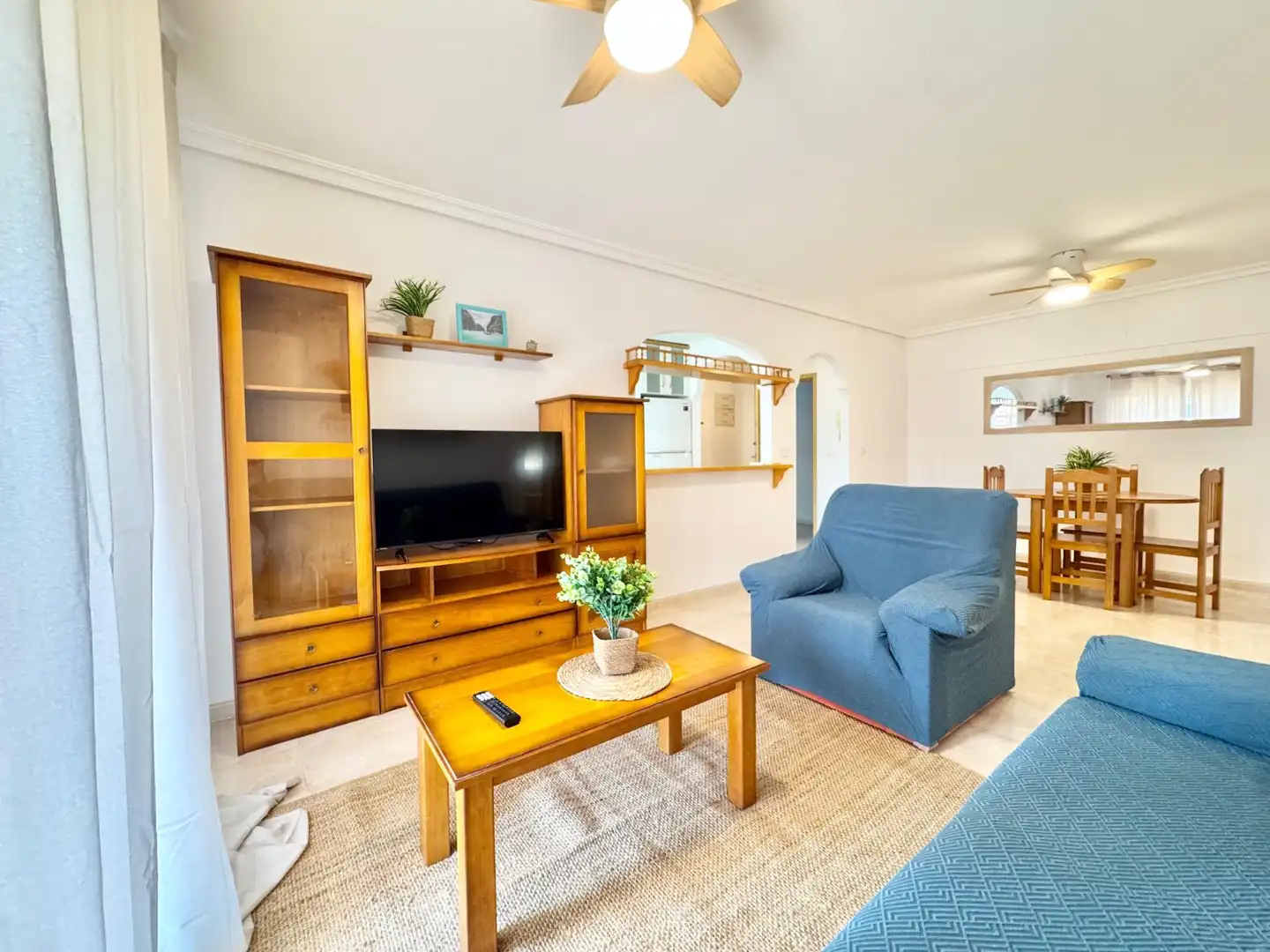 Sala de estar de Apartamento de alquiler en Orihuela con Aire acondicionado, Piscina y Amueblado