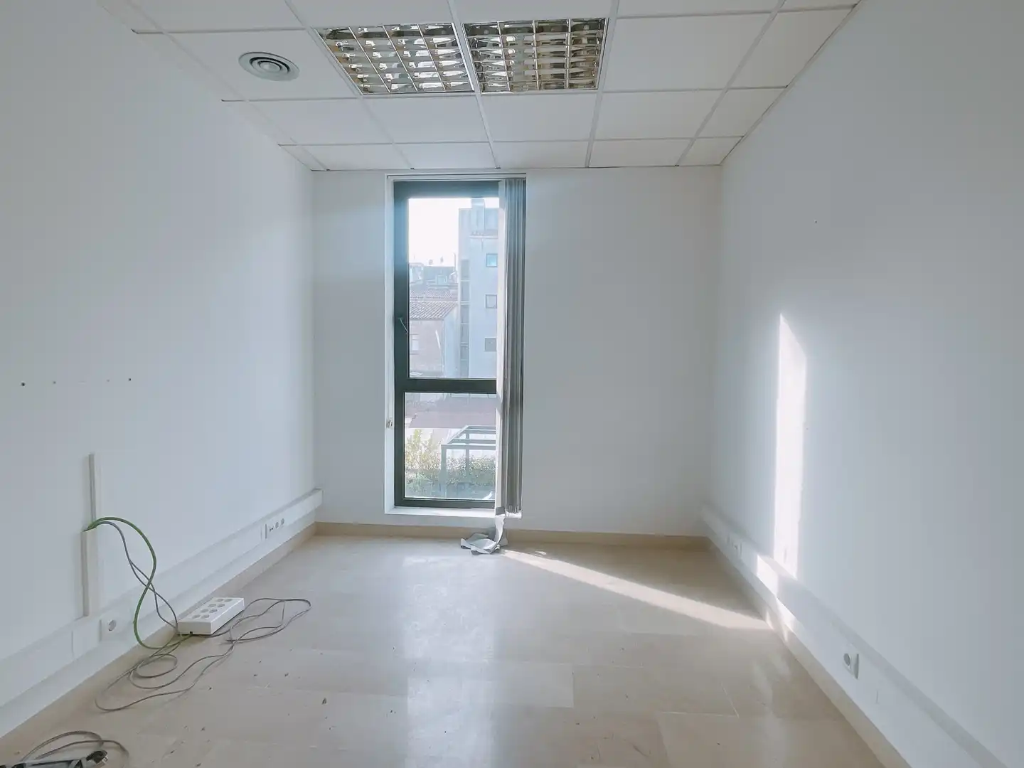 Office for rent in Girona  with Air Conditioner and Heating