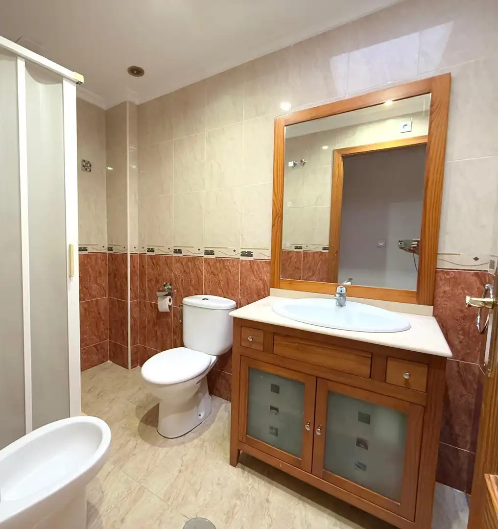 Badezimmer von Wohnung zum Verkauf in Orihuela mit Terrasse, Abstellraum und Balkon