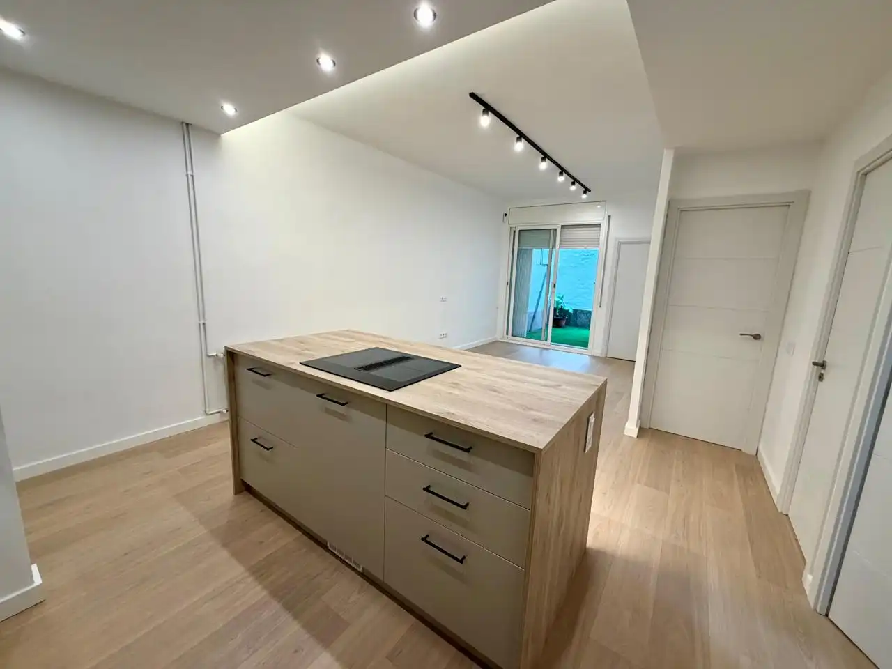 Cocina de Piso en venta en Montcada i Reixac con Calefacción, Parquet y Terraza