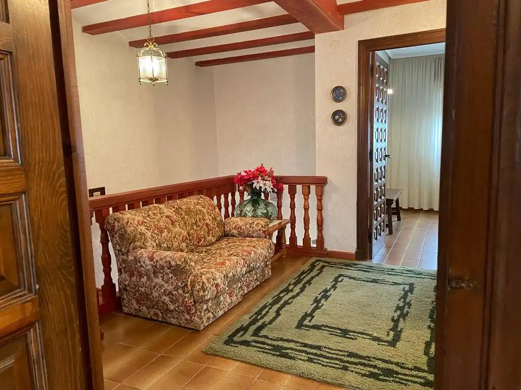 Sala d'estar de Casa o xalet en venda en Castañares de Rioja amb Calefacció, Jardí privat i Parquet