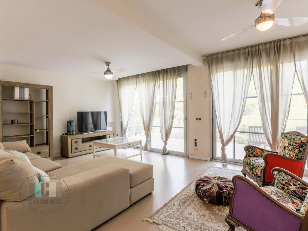 Sala de estar de Casa adosada de alquiler en Benicasim / Benicàssim con Aire acondicionado, Calefacción y Terraza