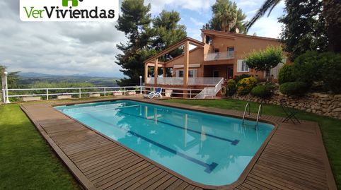 Espectacular casa con piscina y pista de squash