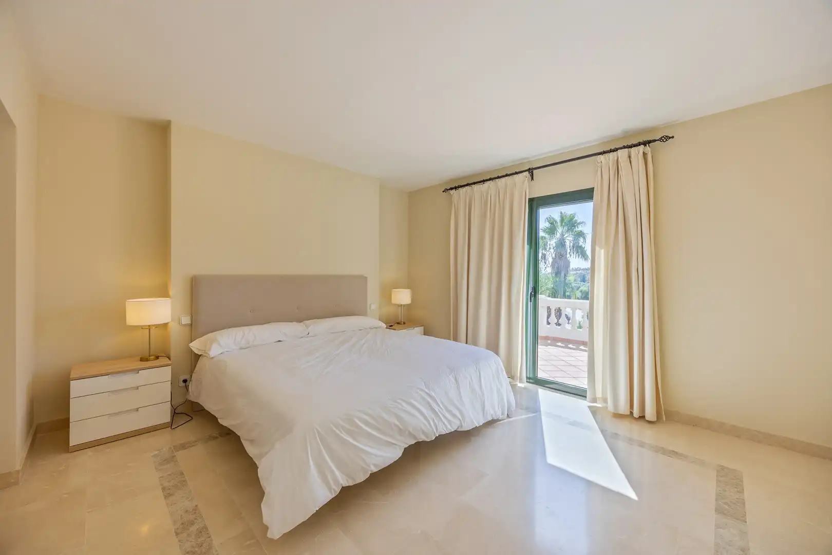 Casa aparellada amb piscina en venda a Sotogrande Alto, imagen 20