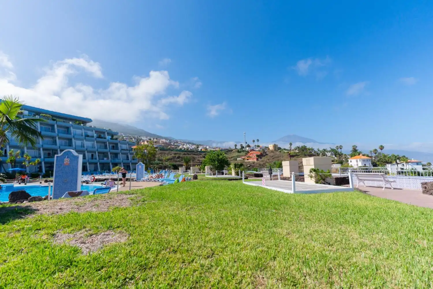 Vista exterior de Estudi de lloguer en Santa Úrsula amb Jardí privat, Terrassa i Piscina