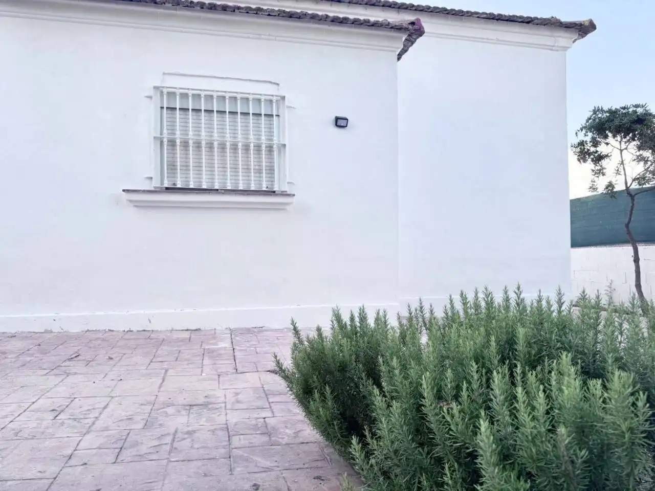 Außenansicht von Haus oder Chalet zur Miete in Paterna mit Privatgarten, Terrasse und Möbliert