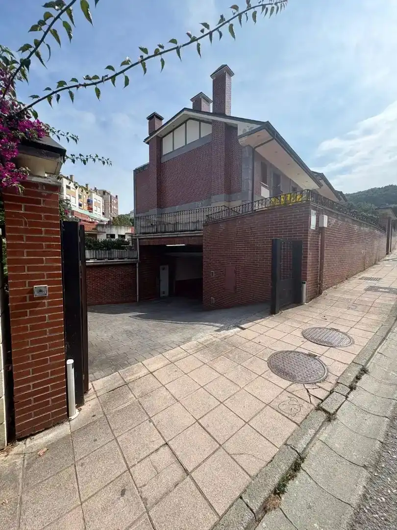 Parking of Houses for sale in Centro