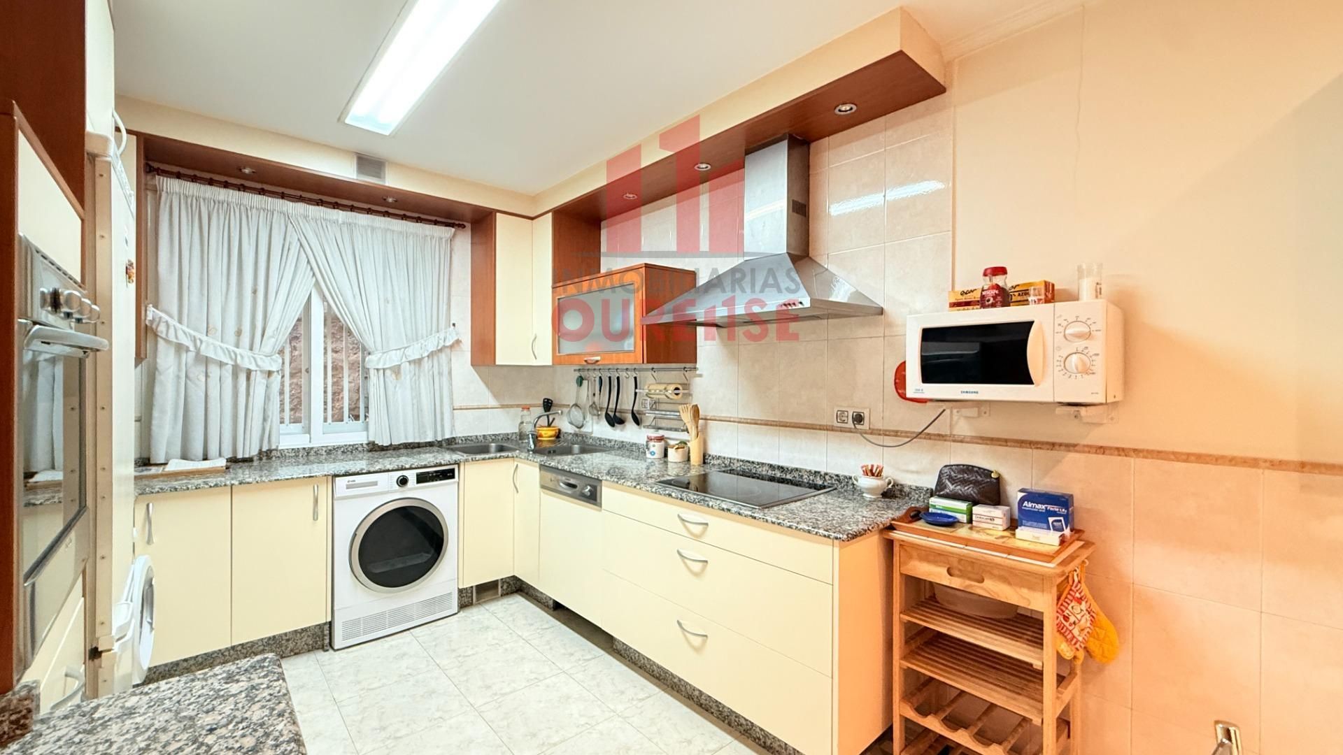 Kitchen of Flat for sale in Ourense Capital   with Heating and Balcony
