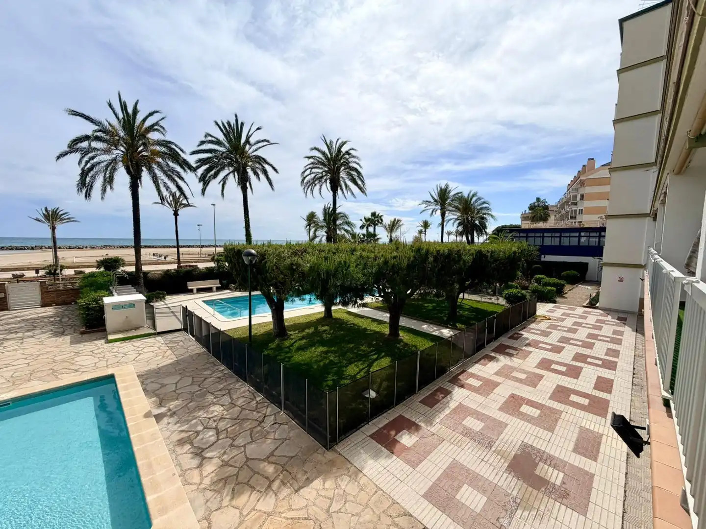 Piscina de Piso en venta en Cunit con Terraza, Amueblado y Piscina comunitaria