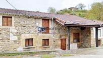 Vista exterior de Casa o xalet en venda en Polaciones amb Terrassa i Balcó