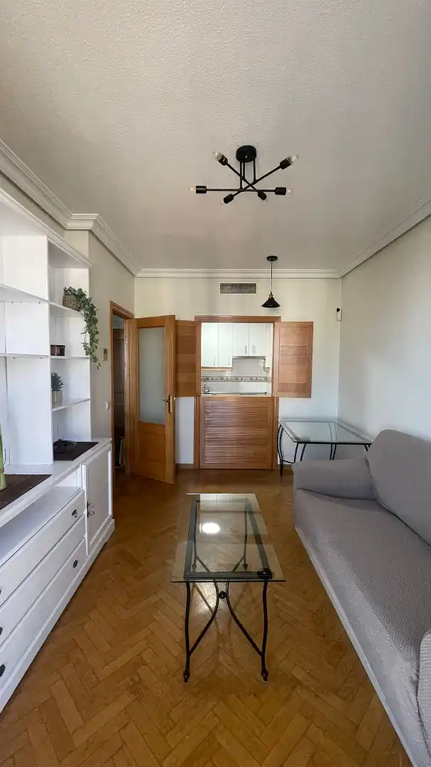 Cuina de Pis de lloguer en Madrid amb Aire condicionat, Calefacció i Traster