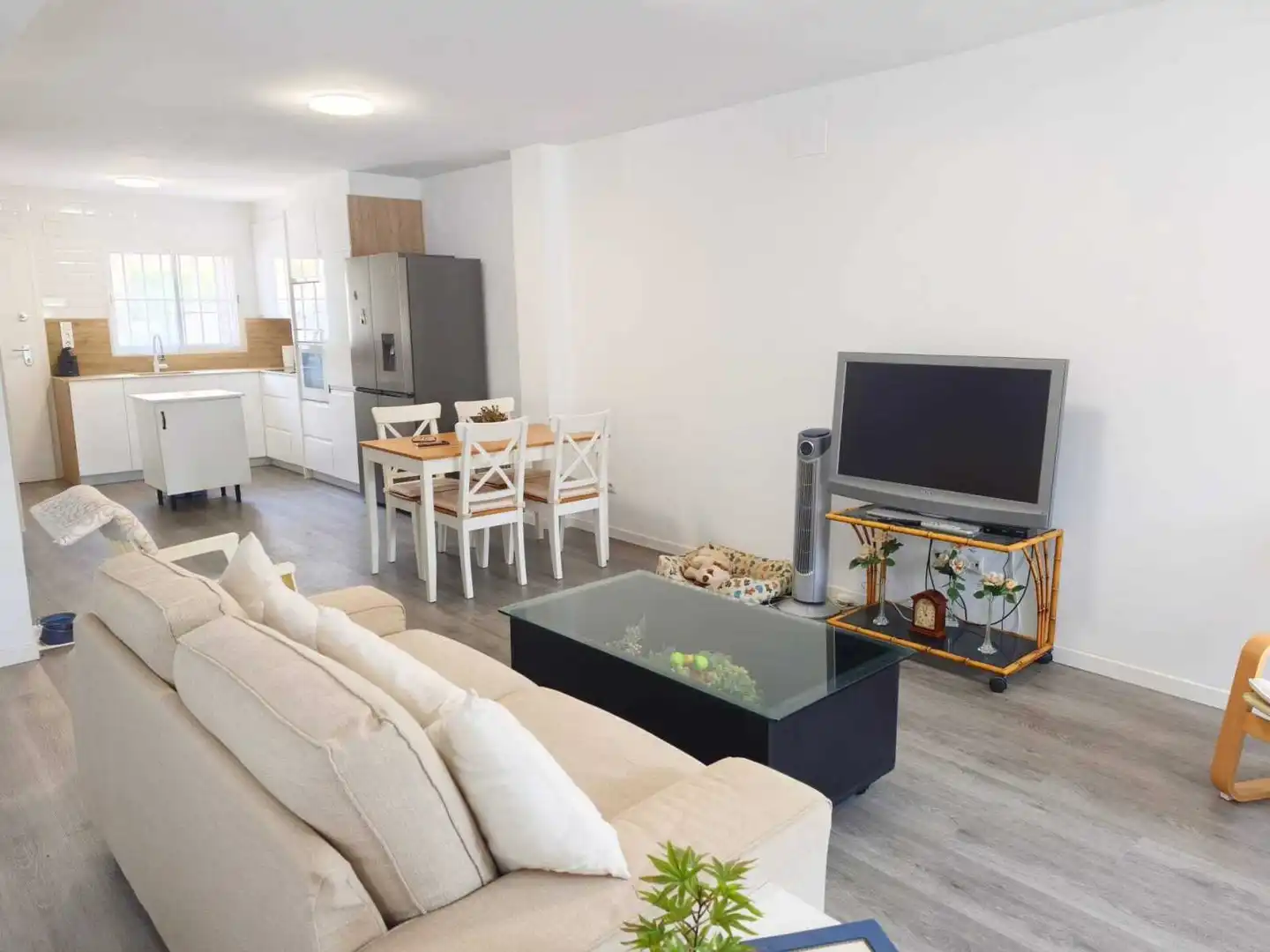 Living room of Detached homes for sale in Tavernes de la Valldigna  with Air Conditioner, Terrace and Swimming Pool