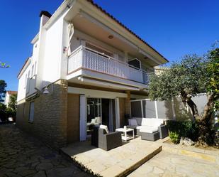 Exterior view of Single-family semi-detached for sale in El Vendrell  with Air Conditioner, Private garden and Terrace