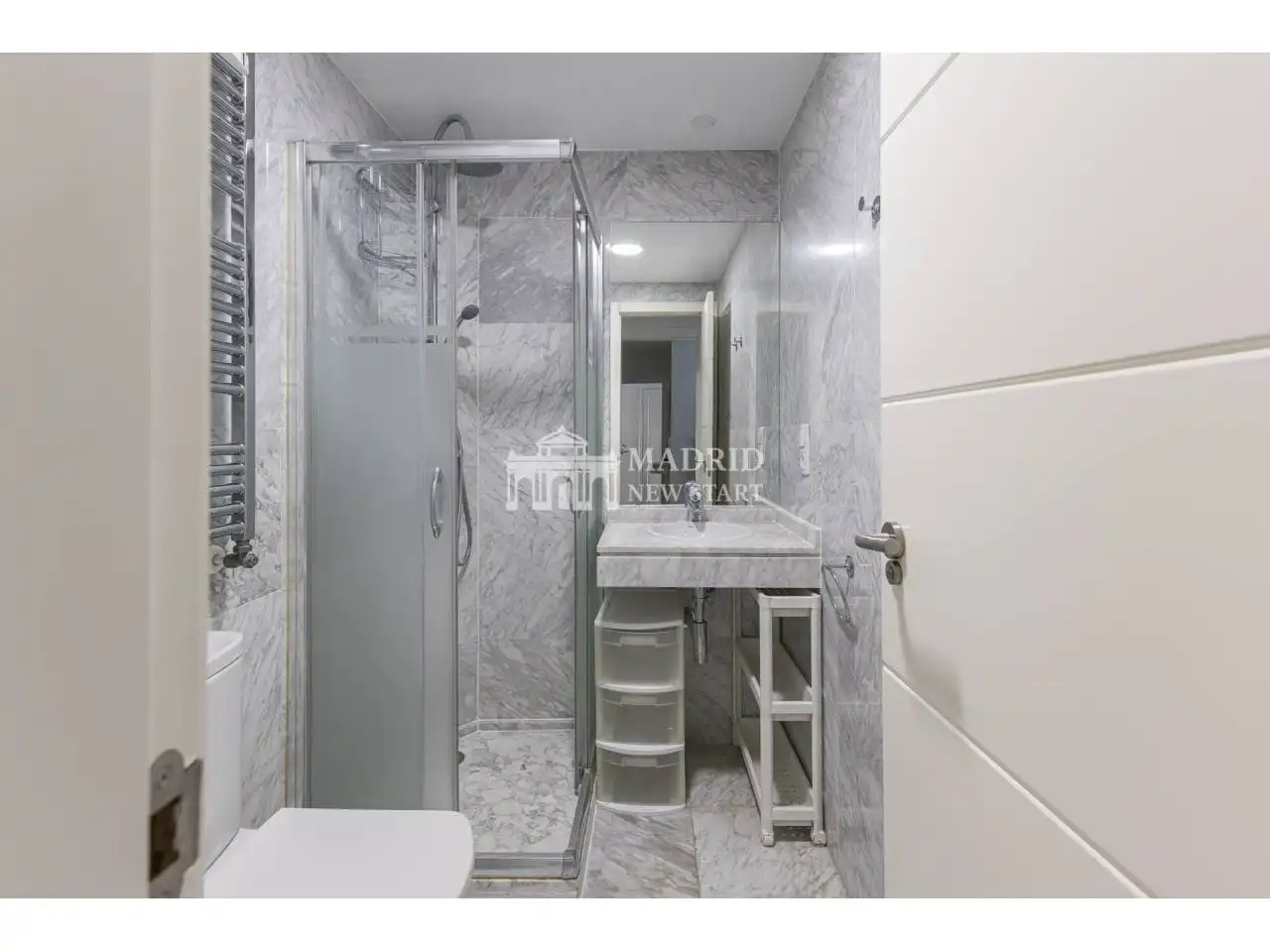 Bathroom of Flat for rent in Madrid  with Air Conditioner, Heating and Furnished