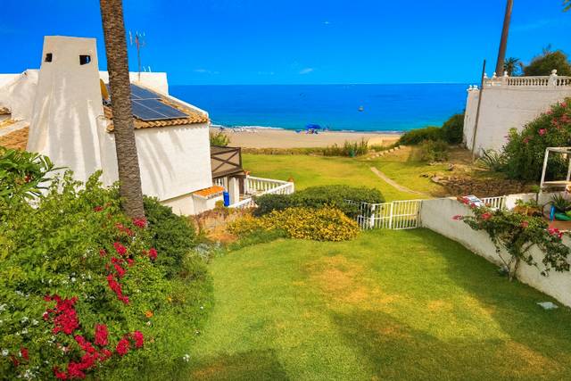 Casa adosada en Venta en Calle Maestro Rodrigo, 60 en Bahía Dorada