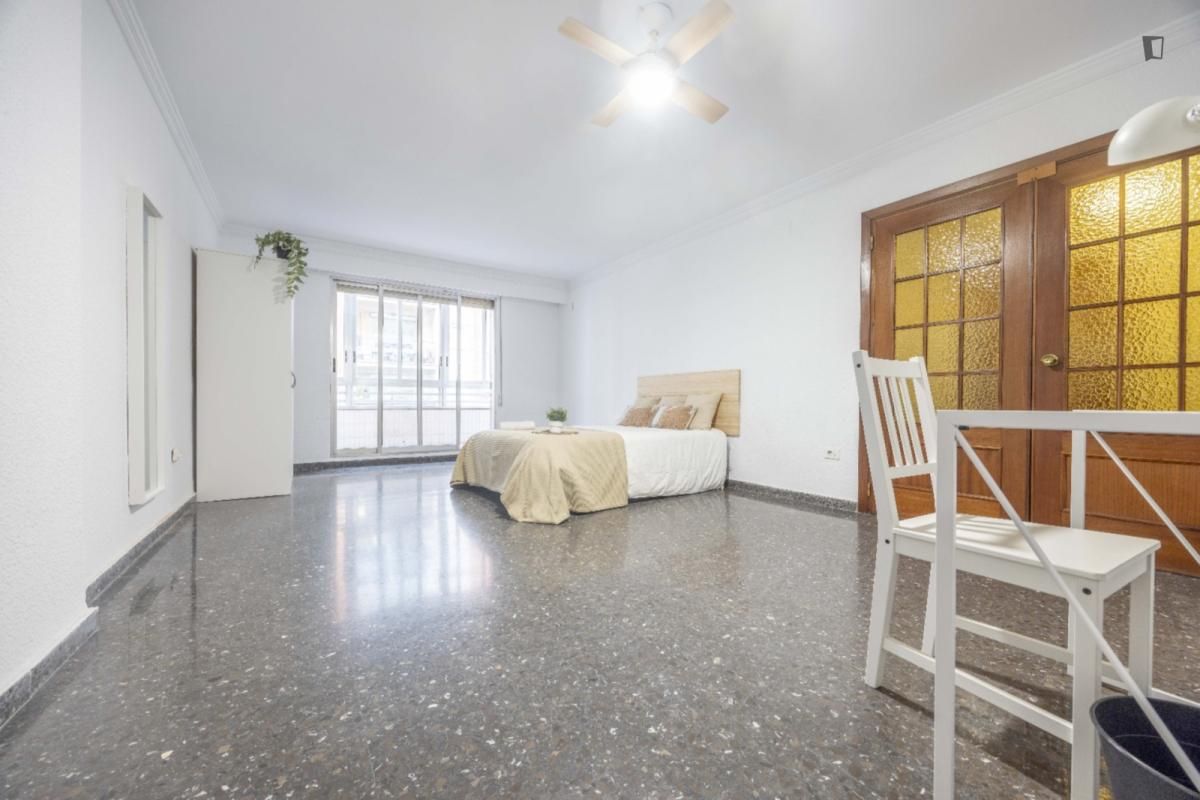 Dormitori de Apartament per a compartir en  Valencia Capital amb Moblat, Forn i Rentadora