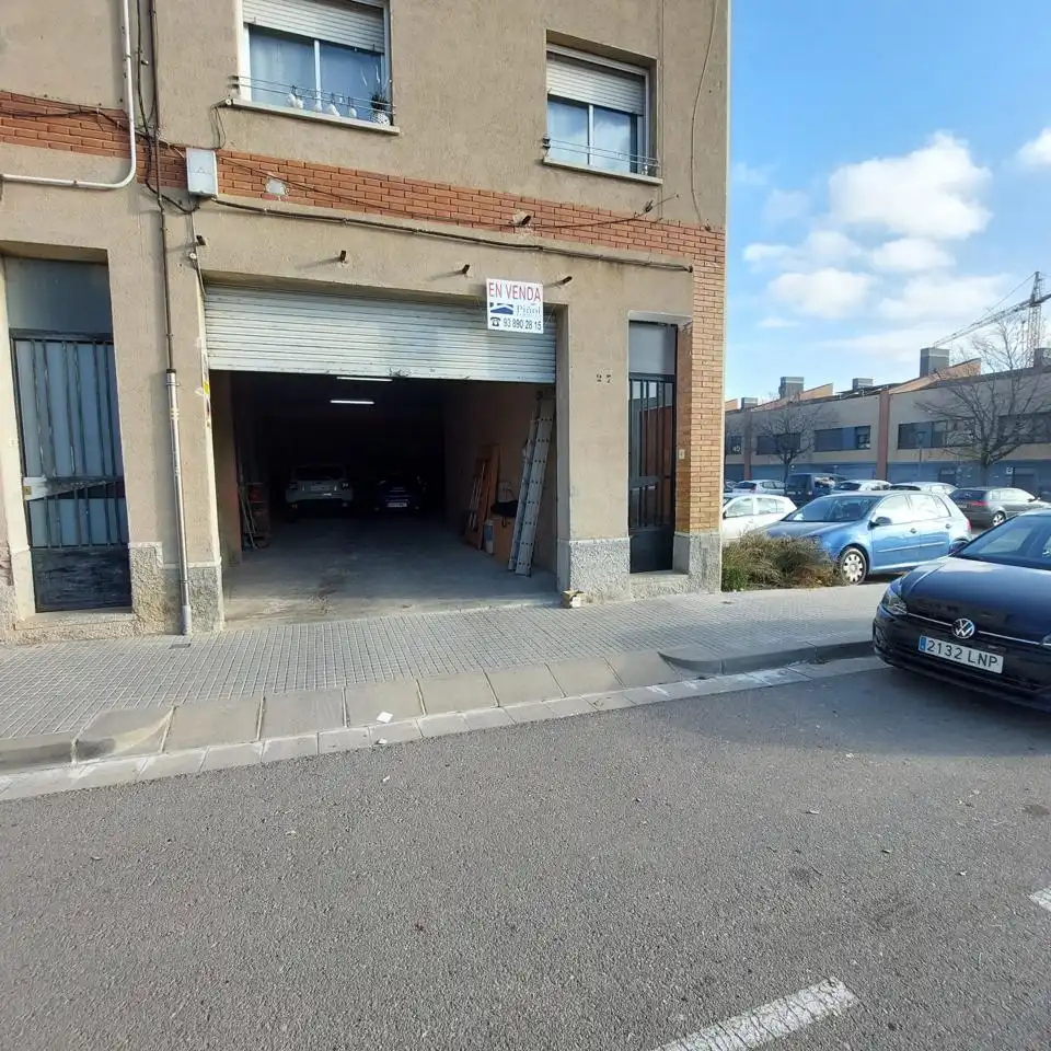 Aparcament de Local en venda en Vilafranca del Penedès