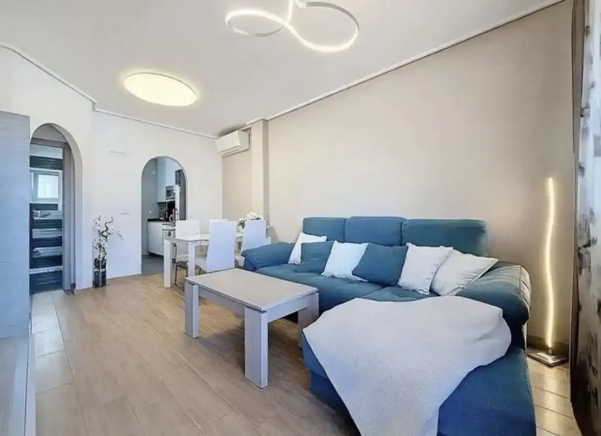 Sala d'estar de Casa adosada en venda en Castalla amb Aire condicionat, Jardí privat i Traster