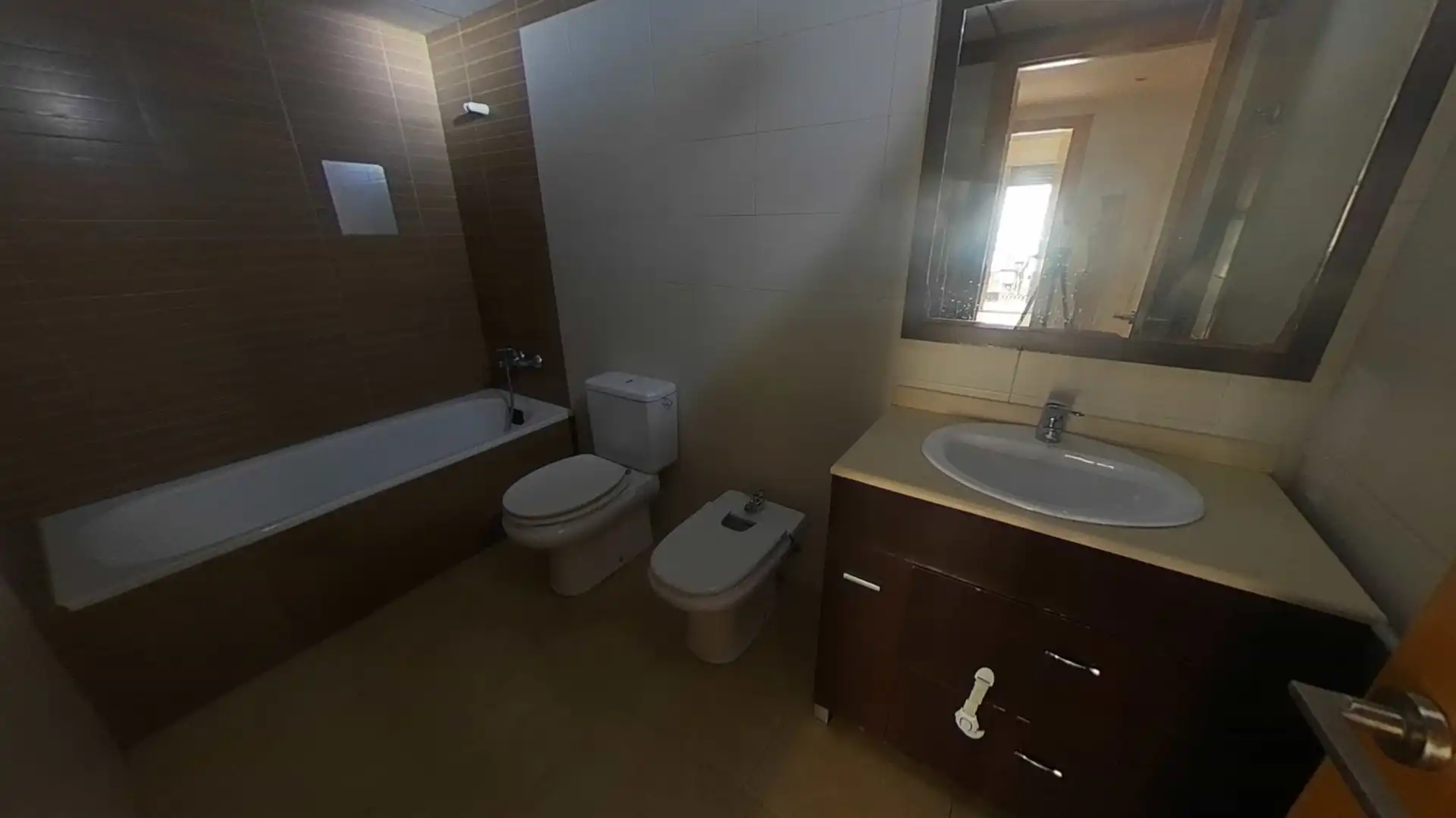 Badezimmer von Wohnung zum Verkauf in Torredembarra mit Klimaanlage und Terrasse