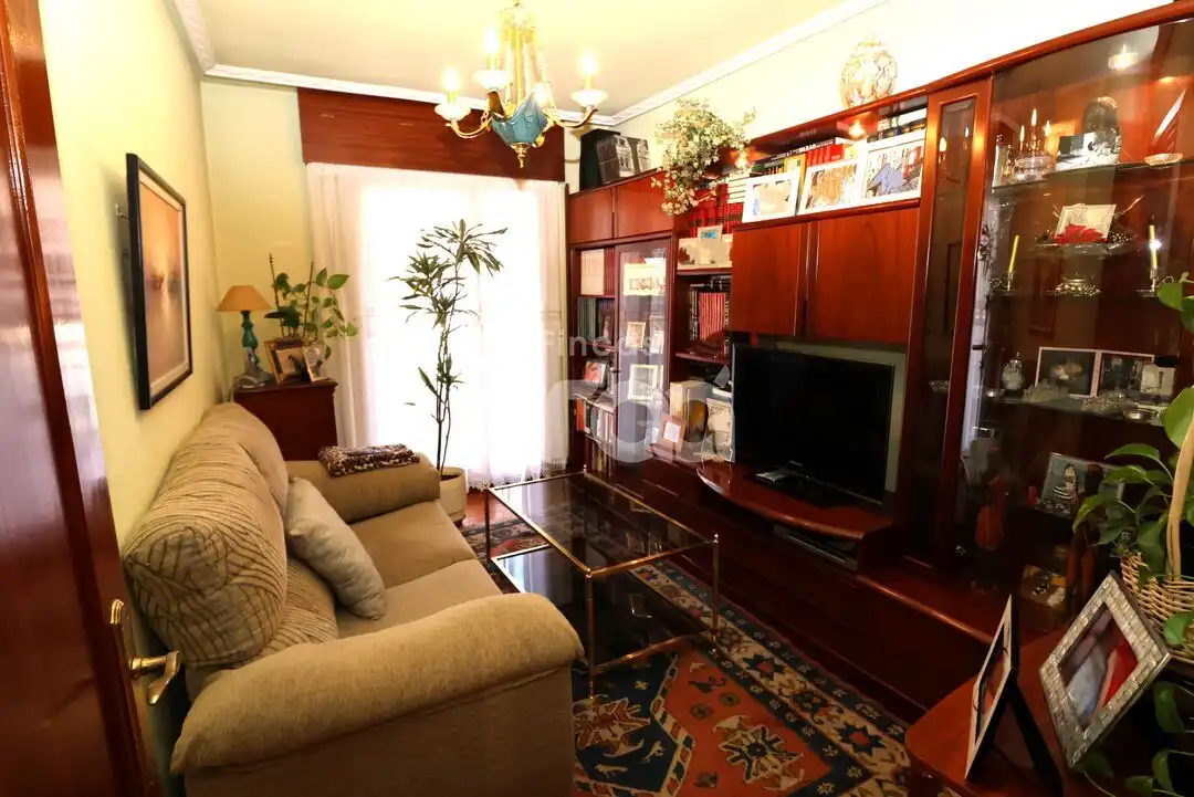 Sala d'estar de Pis en venda en Santurtzi  amb Balcó