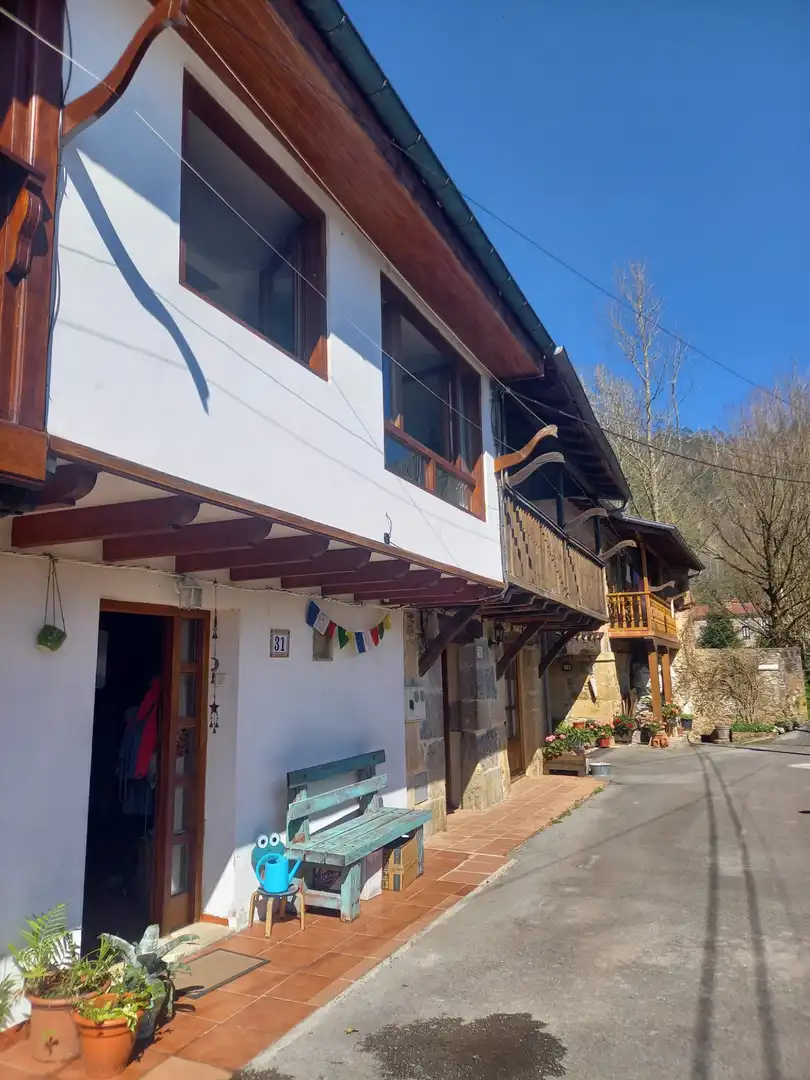 Vista exterior de Casa adosada en venda en Riotuerto amb Calefacció