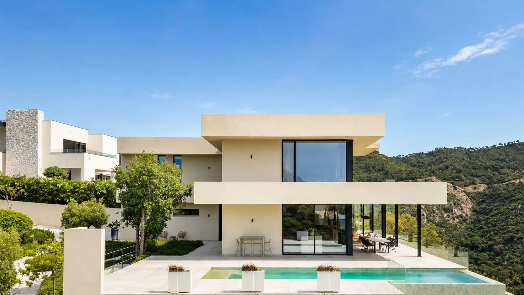 Vista exterior de Casa o xalet en venda en Benahavís amb Calefacció, Jardí privat i Terrassa