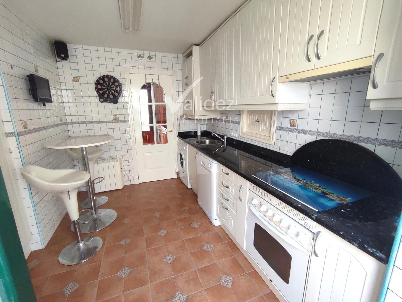 Cocina de Piso en venta en San Lorenzo de El Escorial con Aire acondicionado, Calefacción y Parquet