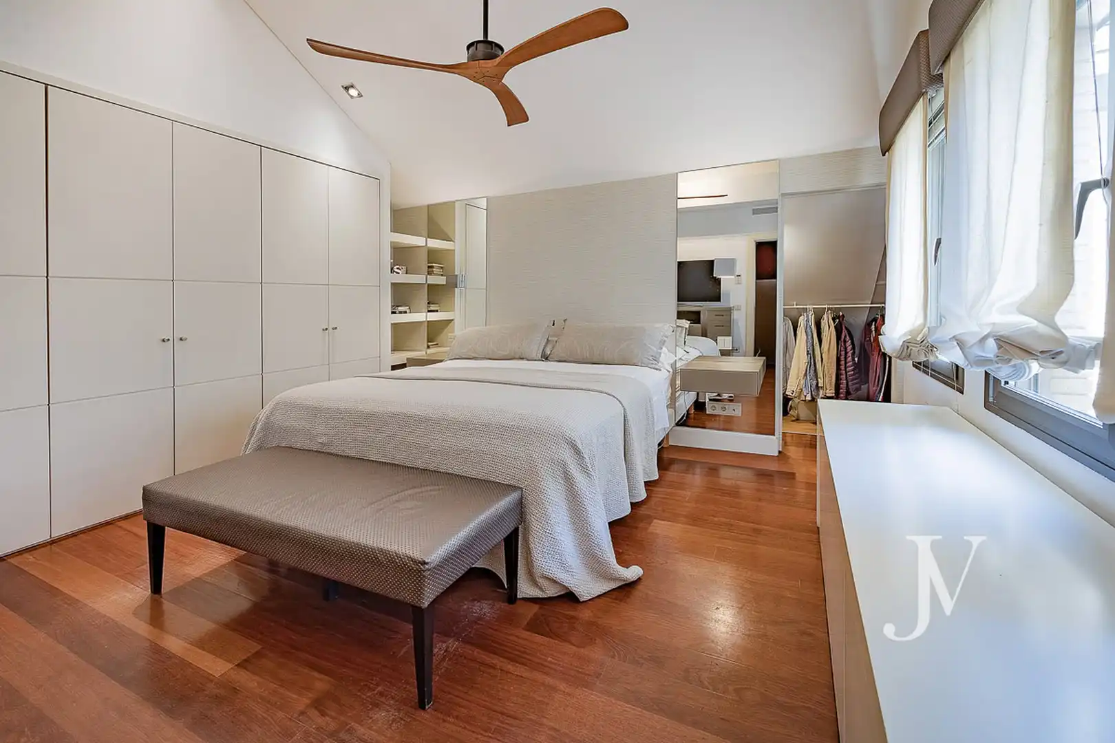 Schlafzimmer von Einfamilien-Reihenhaus zum Verkauf in Pozuelo de Alarcón mit Klimaanlage, Heizung und Privatgarten