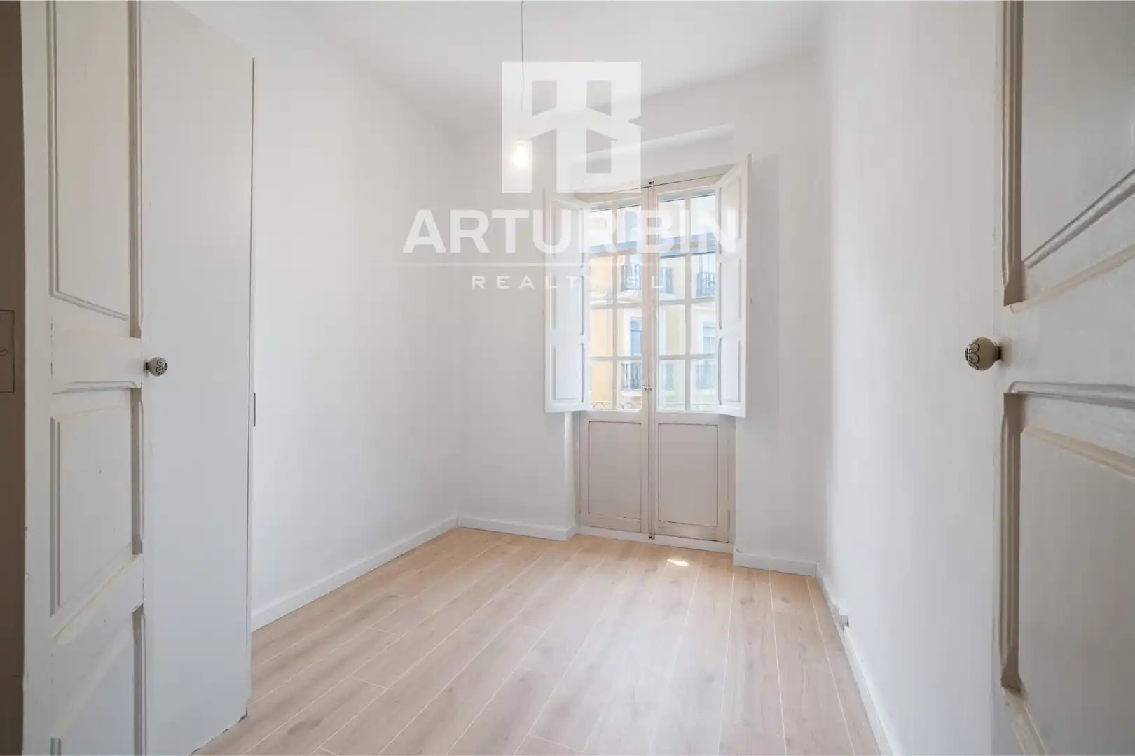 Bedroom of Flat for sale in Valencia  with Balcony