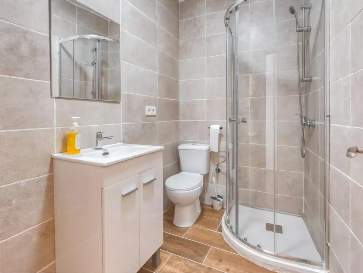 Bathroom of Study for rent in Estremera  with Air Conditioner, Furnished and Balcony