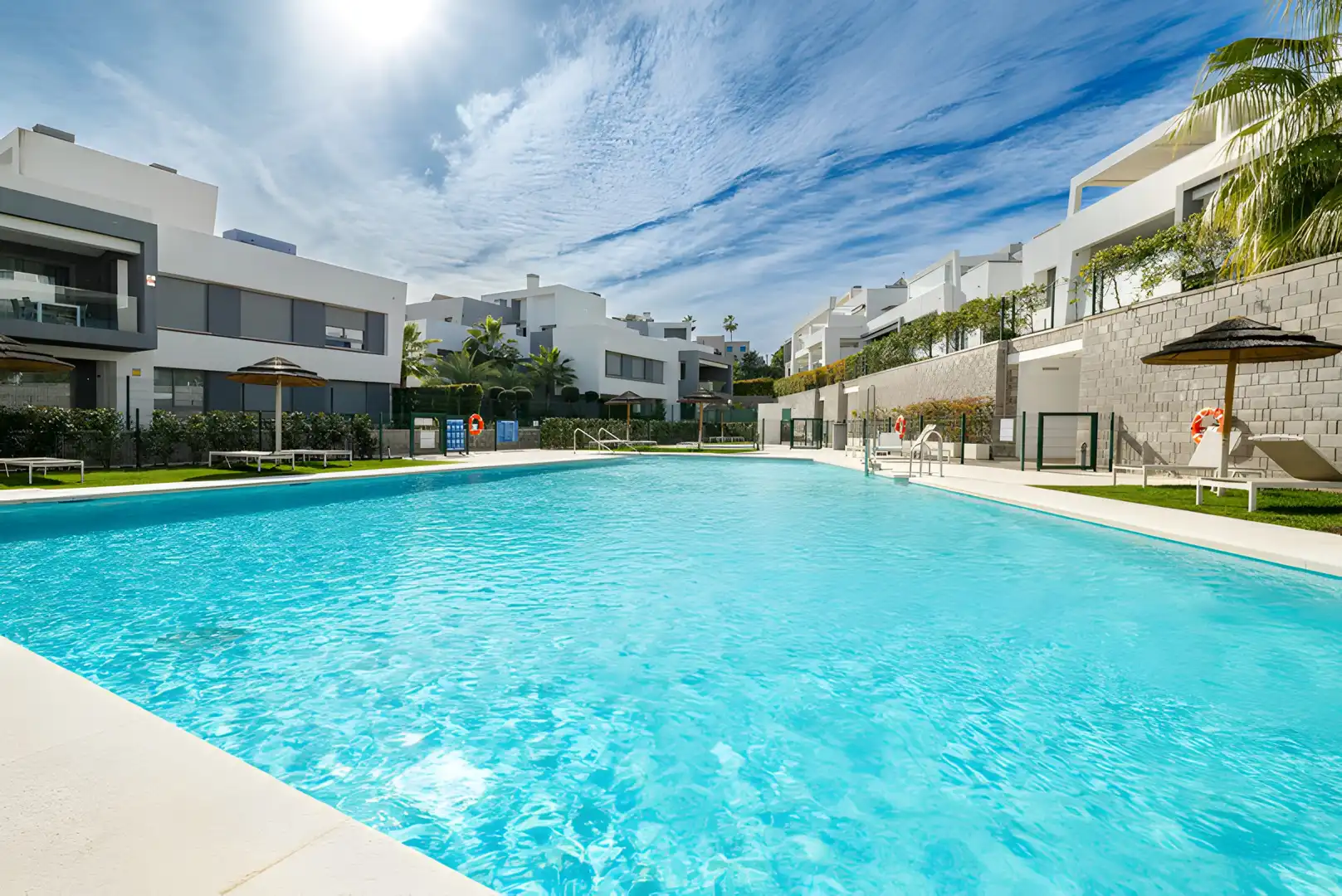 Piscina de Apartament en venda en Estepona amb Aire condicionat, Jardí privat i Terrassa
